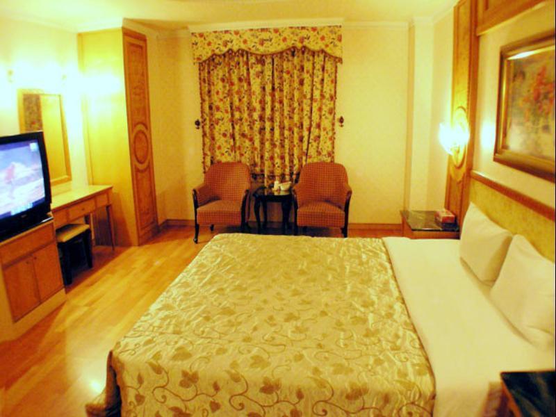 Changsing Business Motel Тайнан Екстериор снимка