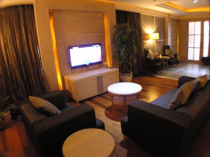 Changsing Business Motel Тайнан Екстериор снимка