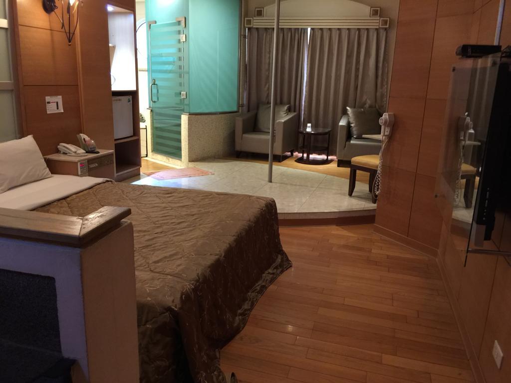 Changsing Business Motel Тайнан Екстериор снимка
