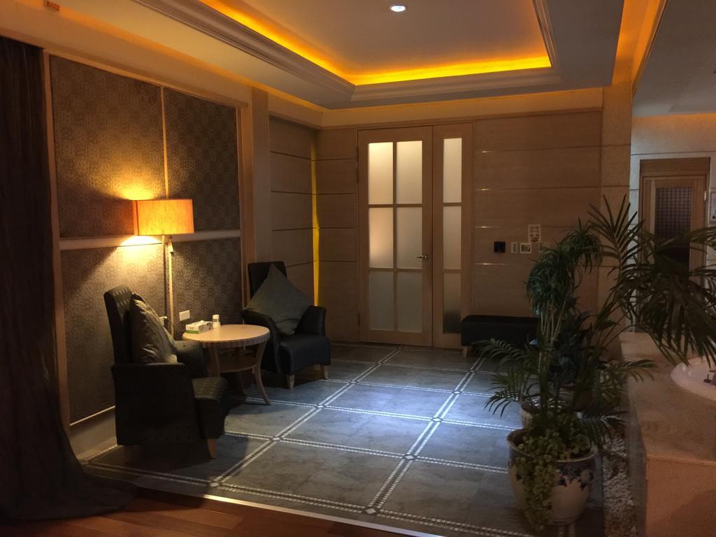 Changsing Business Motel Тайнан Екстериор снимка