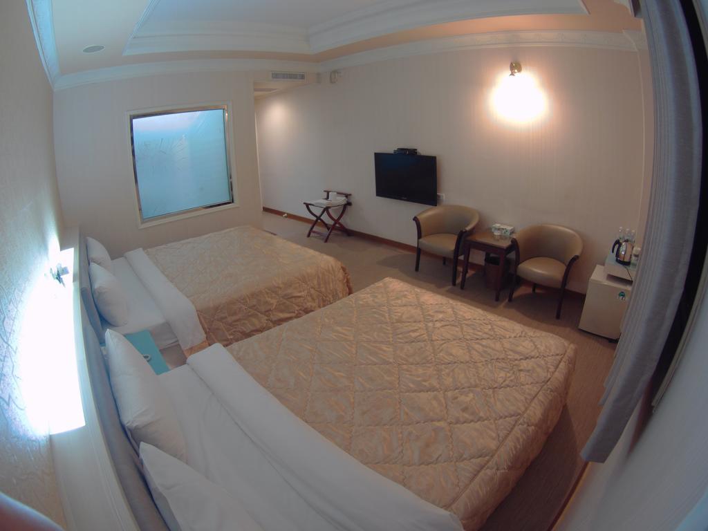 Changsing Business Motel Тайнан Екстериор снимка