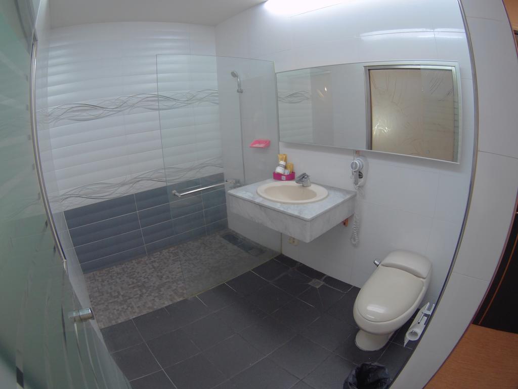 Changsing Business Motel Тайнан Екстериор снимка