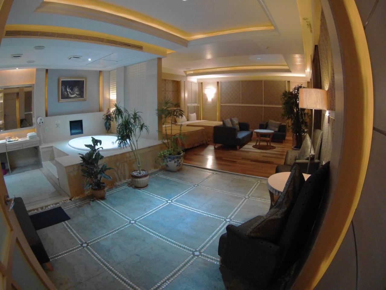 Changsing Business Motel Тайнан Екстериор снимка